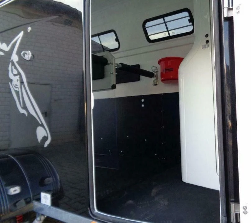 Remorque van pour 2 chevaux à double essieu josso-sarl-electro