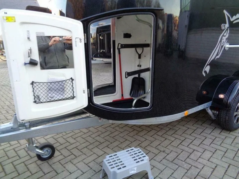 Remorque van pour 2 chevaux à double essieu josso-sarl-electro