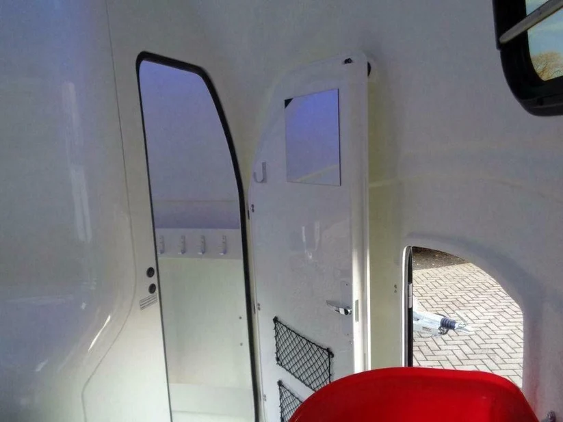 Remorque van pour 2 chevaux à double essieu josso-sarl-electro